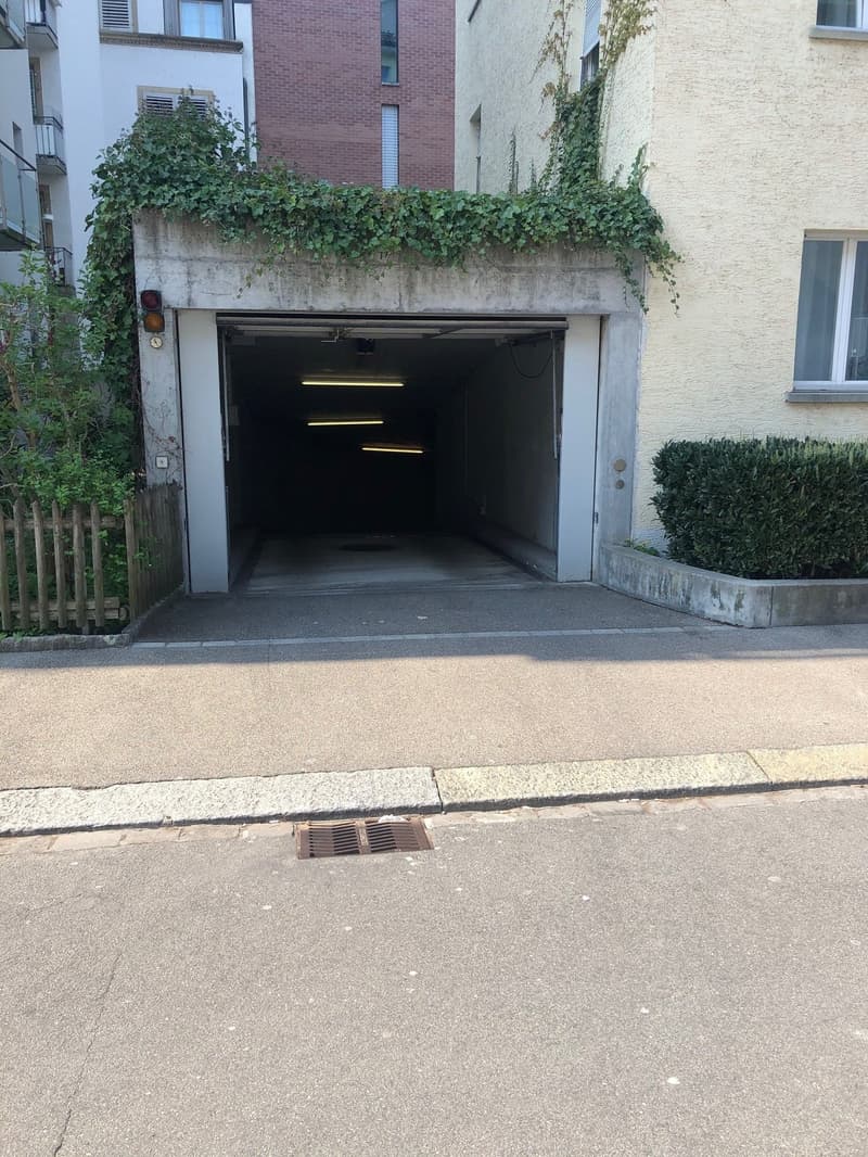 Einstellplatz im Kreis 4 - Verena-Conzett-Str. (3)