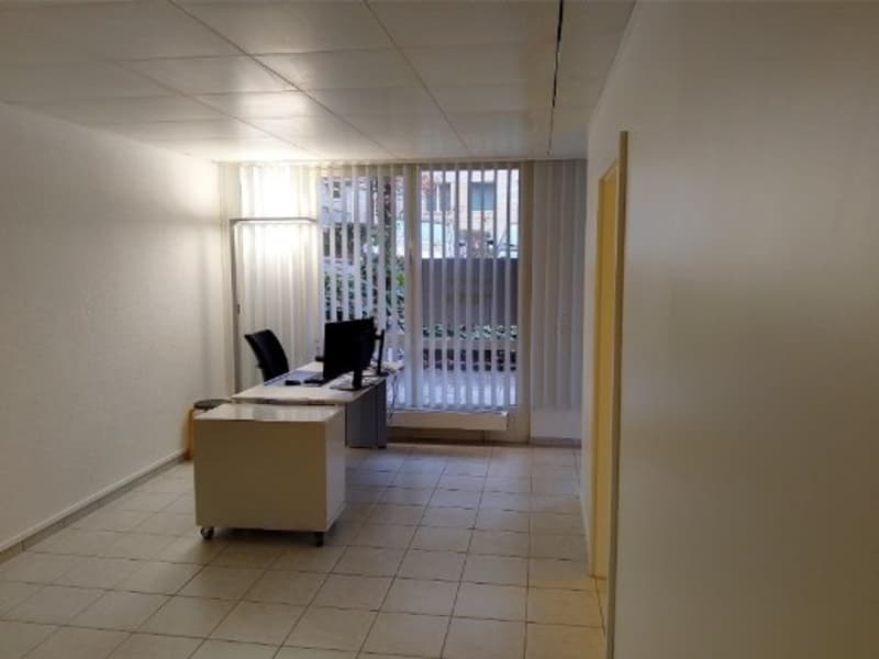 Representative commercial space near the train station and Horgen ferry (5)