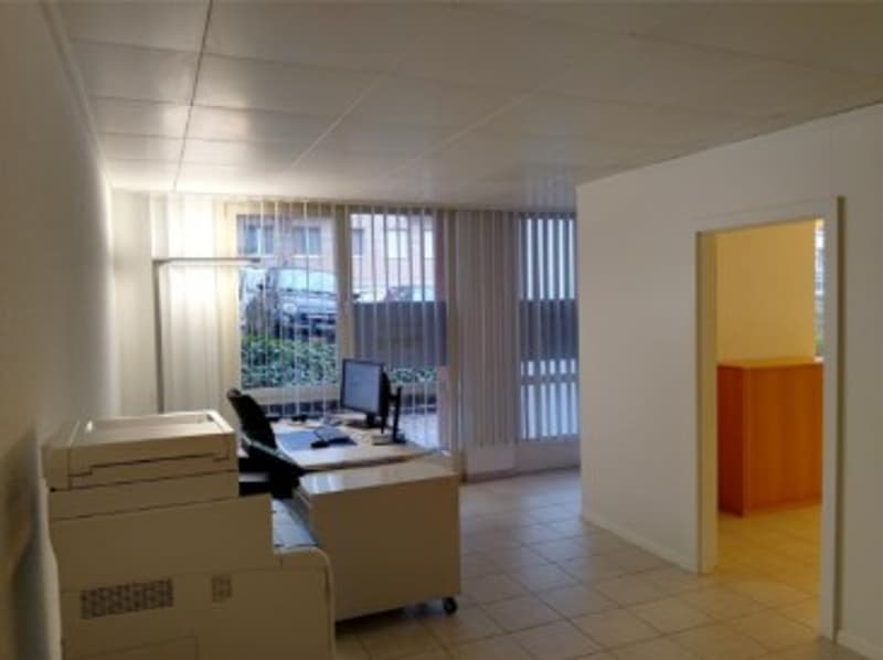 Representative commercial space near the train station and Horgen ferry (7)
