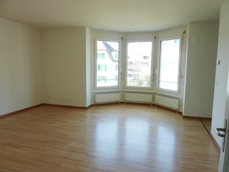 Ampio appartamento luminoso con bow-window! (1)