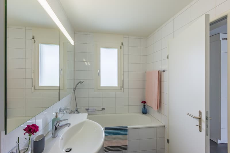Ampio e luminoso appartamento con area di seduta! (7)