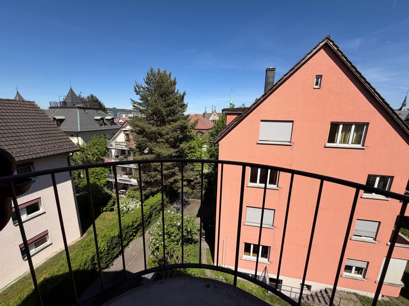 Appartement central et lumineux dans un quartier bien entretenu, limité à 1 an. (3)