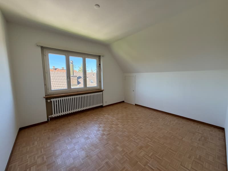 Appartement central et lumineux dans un quartier bien entretenu, limité à 1 an. (4)