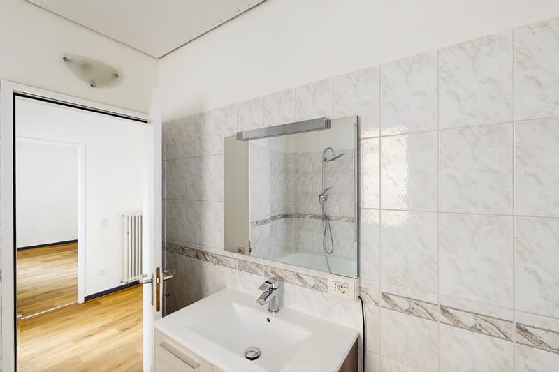 Spacious and bright... and with air conditioning (10)