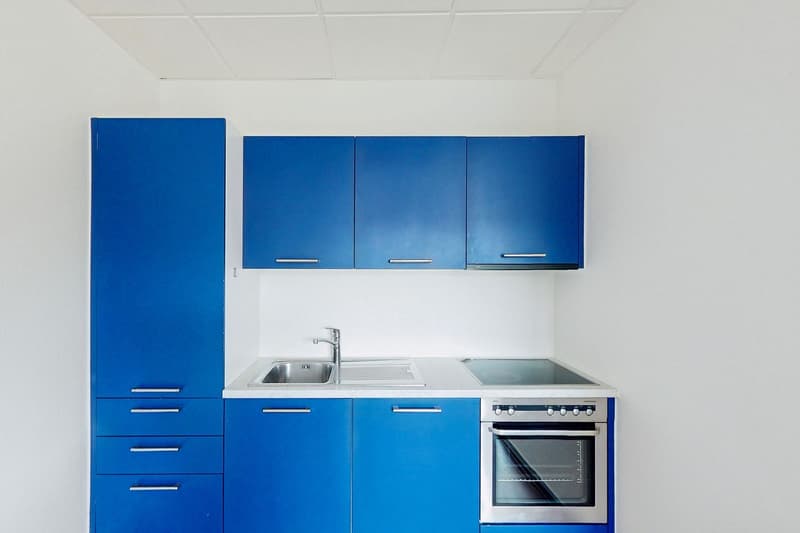 Spacious and bright... and with air conditioning (3)