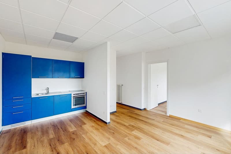 Spacious and bright... and with air conditioning (2)