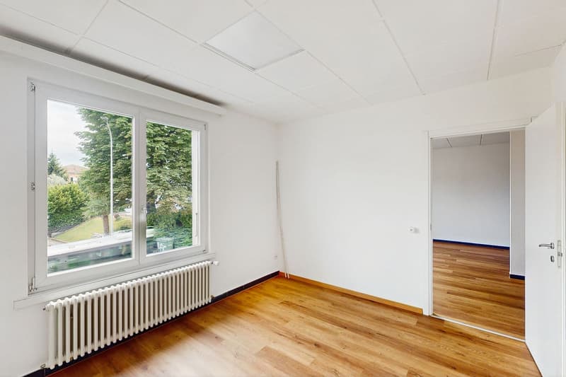 Spacious and bright... and with air conditioning (6)