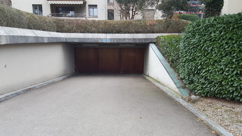 Your underground parking space in Zollikon is waiting! (2)
