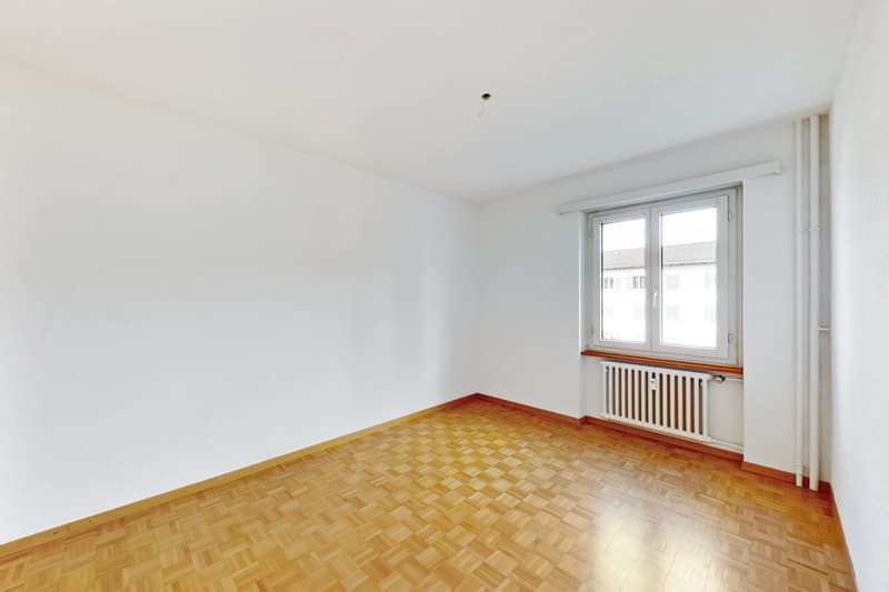 Charming apartment seeks new tenant (6)