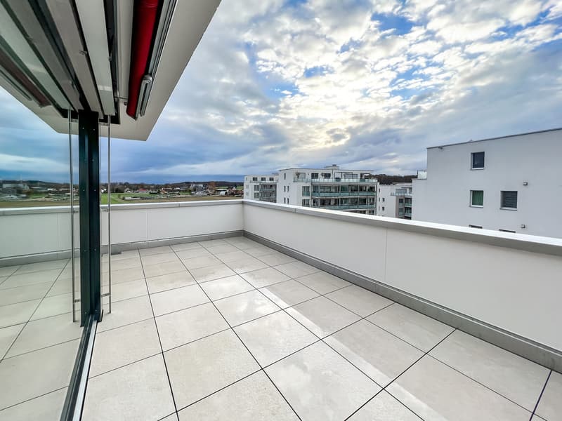 Appartamento mansardato moderno con terrazza spaziosa (8)