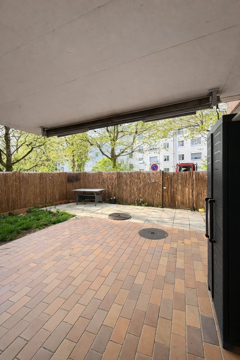 Cercasi appartamento esclusivo con posto a sedere in giardino? (12)