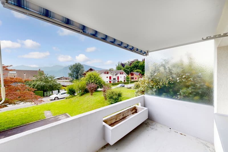 Living in a top location with a panorama of the lake and mountains (9)