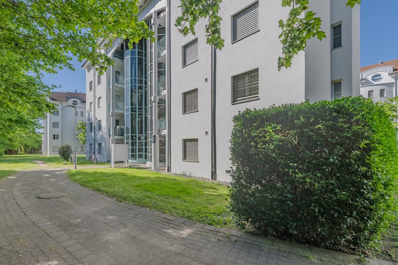 Appartement spacieux avec deux balcons dans un emplacement idéal! (2)