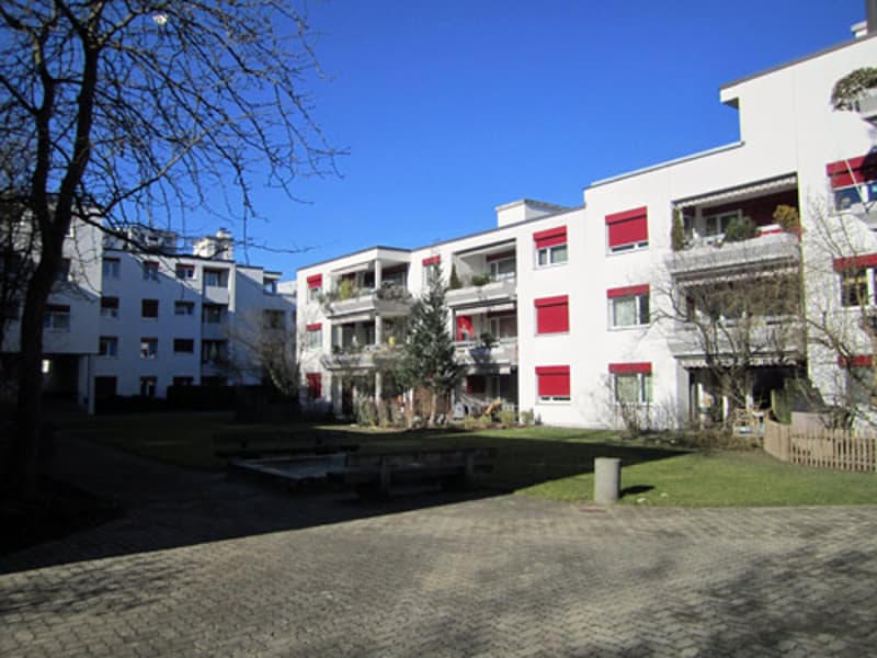 In a quiet and sunny location (1)
