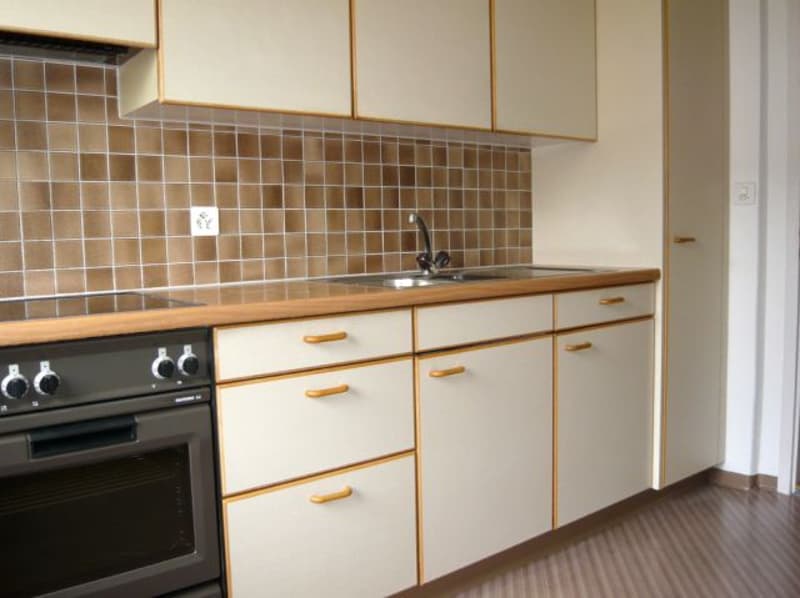 Relaxed living and residential area with balcony overlooking green spaces (4)