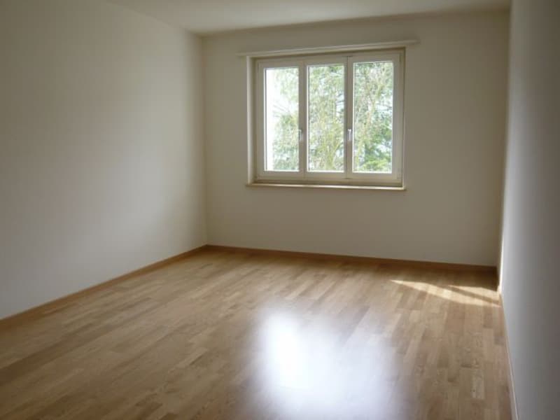 Relaxed living and residential area with balcony overlooking green spaces (3)
