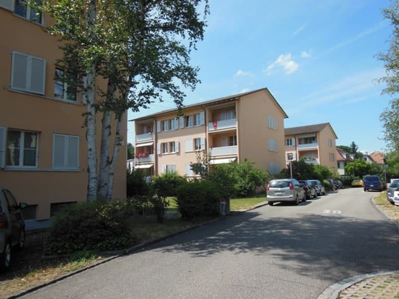 Motorradplätze an der Birseckstrasse zu vermieten (1)