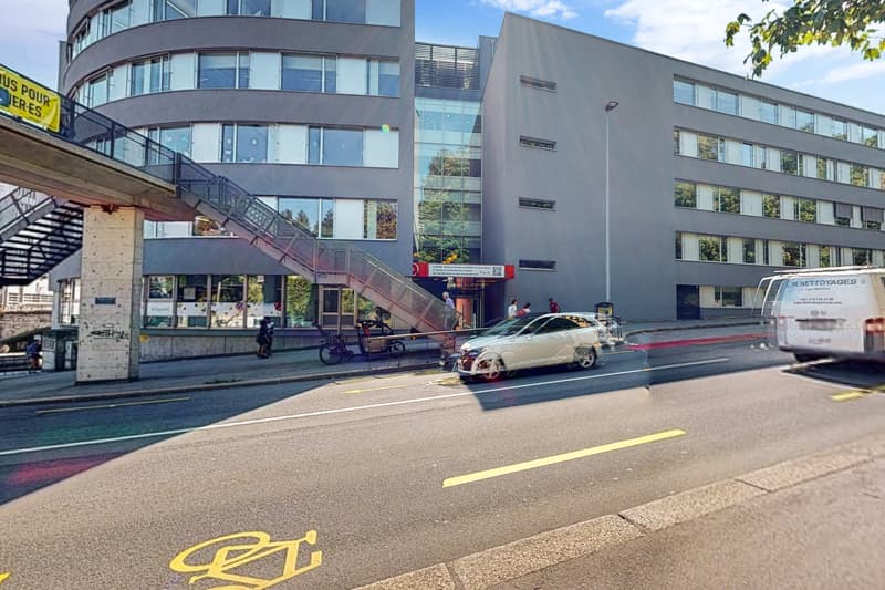Duplex moderne dans la gare de Fribourg (2)