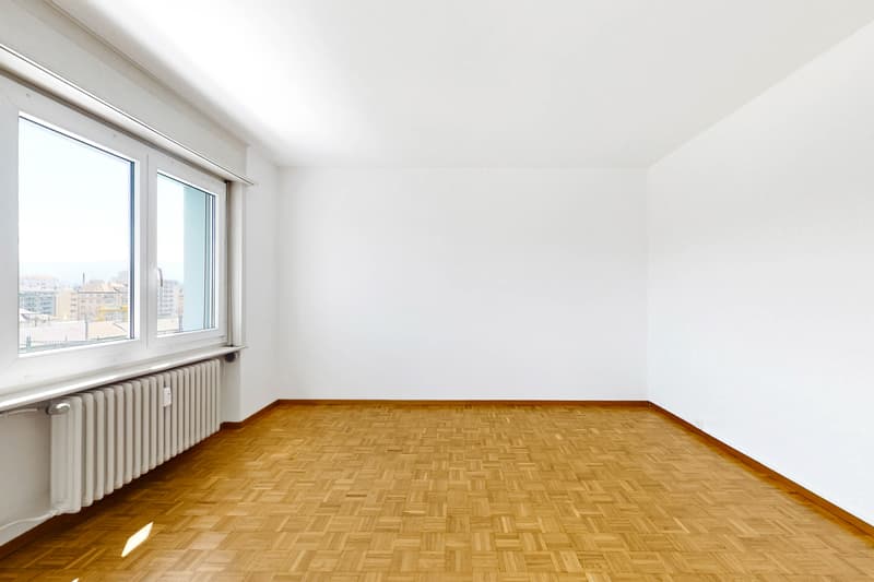 Close to the train station and city center! (4)
