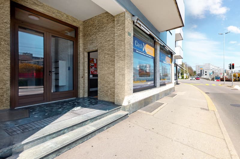 Close to the train station and city center! (2)