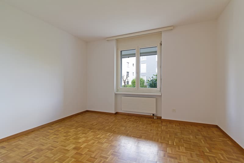 Apartment with sunny balcony (7)