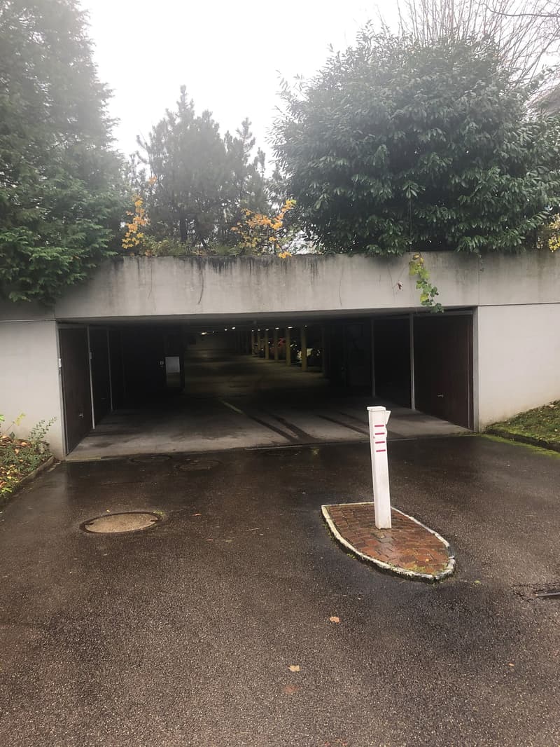 Sind Sie auf der Suche nach einem Einstellplatz für Ihr Auto? (3)