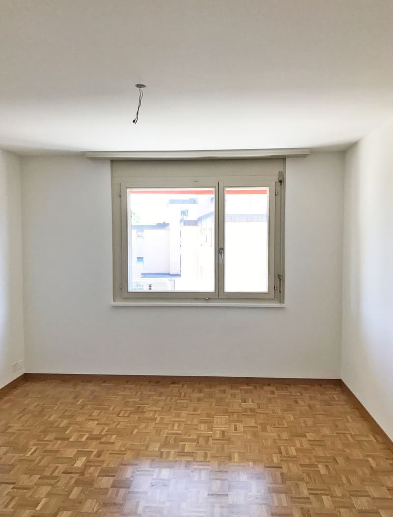 Only 5 minutes' walk to Wettingen train station (4)