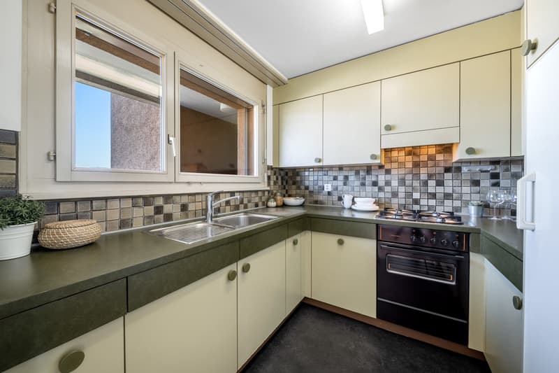 Only 5 minutes' walk to Wettingen train station (6)