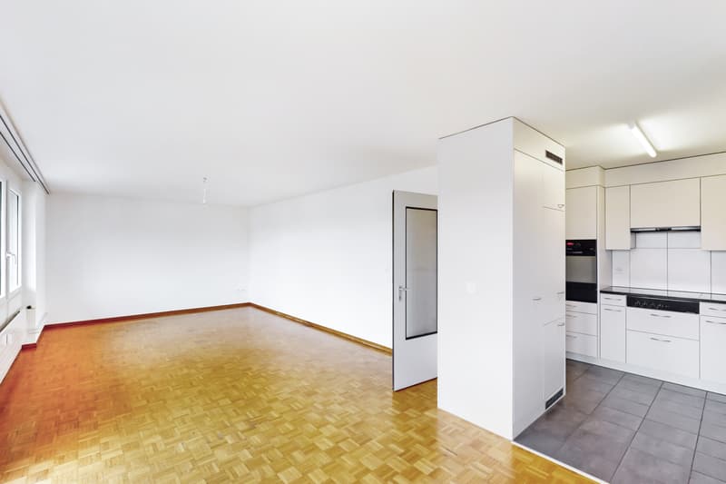 Apartment with spacious floor plan (6)