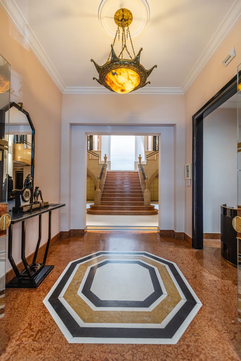 Elegant office in exclusive location (2)