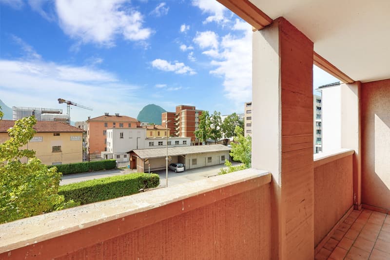 Letztes Stockwerk mit Terrasse und offener Aussicht im Herzen von Viganello (2)
