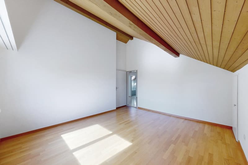 Lichtdurchflutete Dachwohnung mit zwei Terrassen! - Befristet bis 30.06.2027! (4)