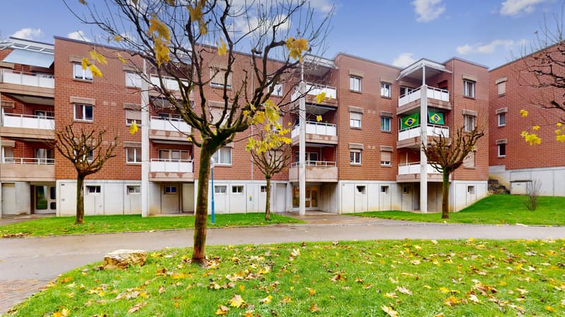 Entrare e sentirsi a casa con arredamento di alta qualità e ottima posizione! (1)