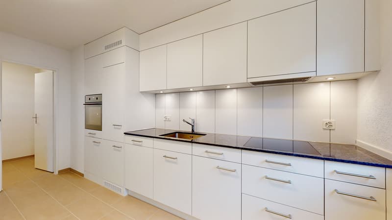 Entrare e sentirsi a casa con arredamento di alta qualità e ottima posizione! (4)