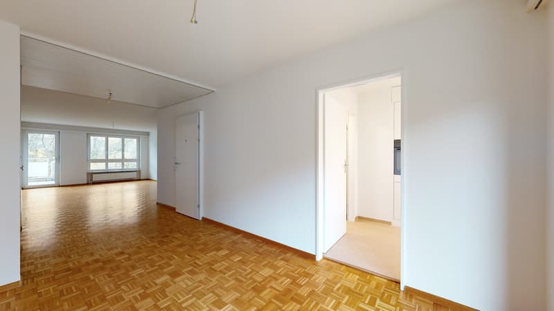 Entrare e sentirsi a casa con arredamento di alta qualità e ottima posizione! (2)