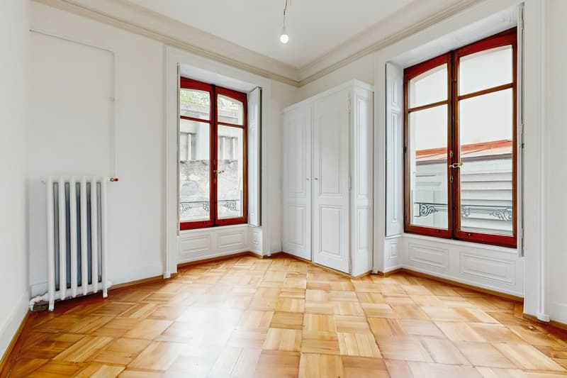 Haussmannian apartment of exception with garden in the center of Lausanne (8)