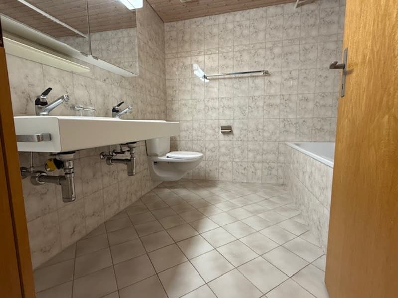 Charmant appartement 3.5 pièces à Biel - emménagez et profitez ! (2)