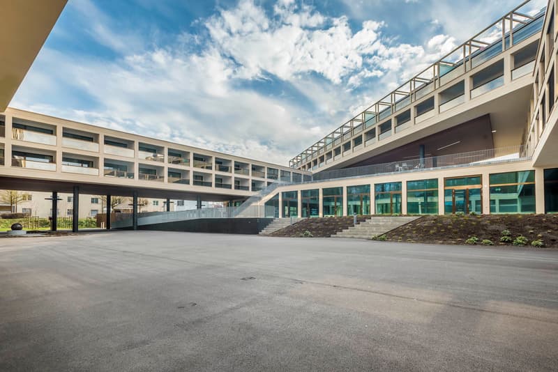 Appartement moderne dans un excellent emplacement à Uster (2)