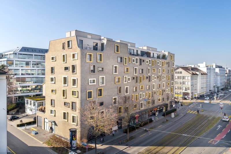 Espace commercial attractif dans le développement moderne "KISS" (1)