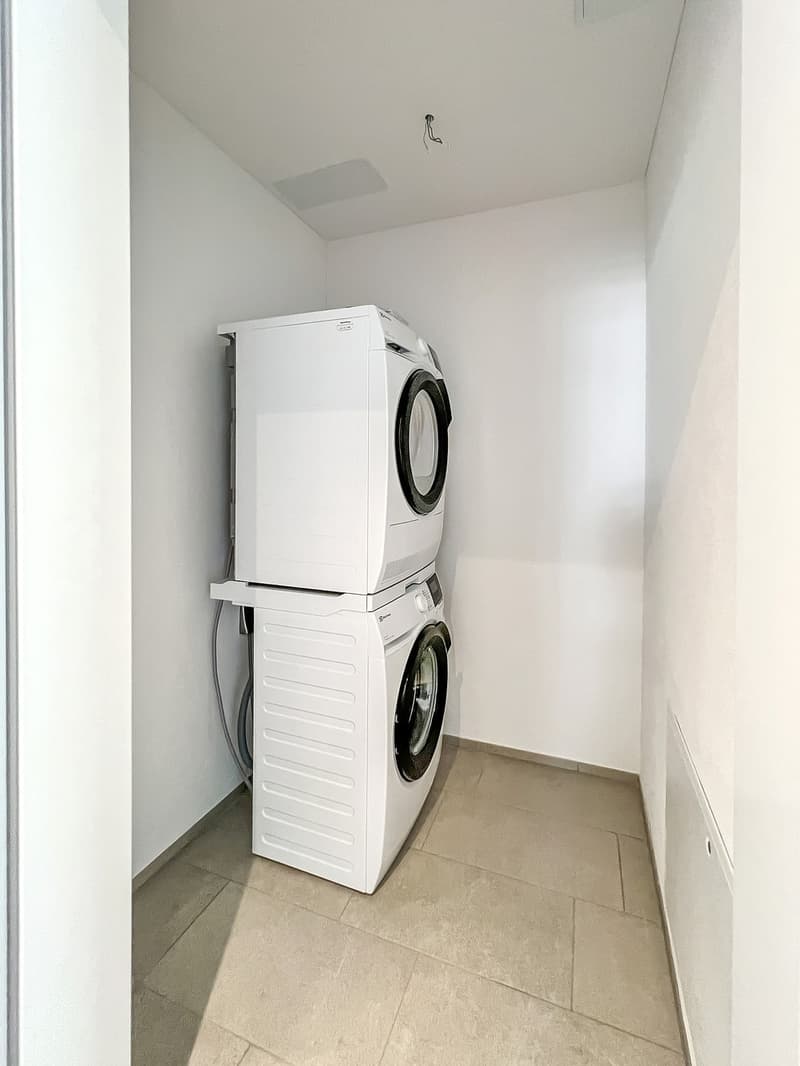 Appartamento moderno con area di soggiorno (9)