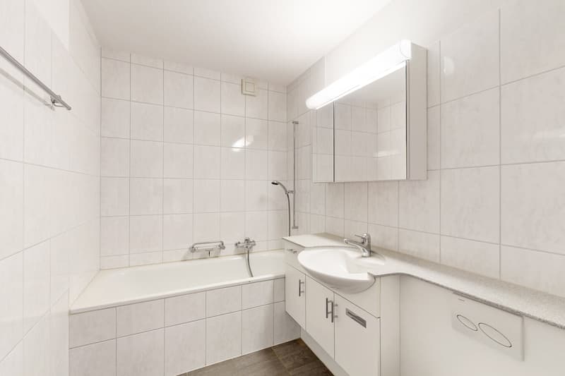 Bright apartment with great views of the green! (3)