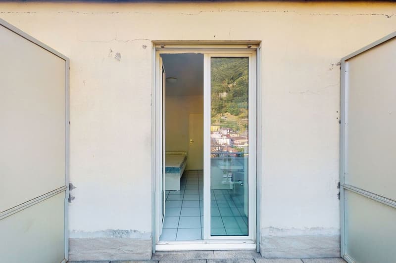 Camere singole in locazione allultimo piano  posizione strategica (5)