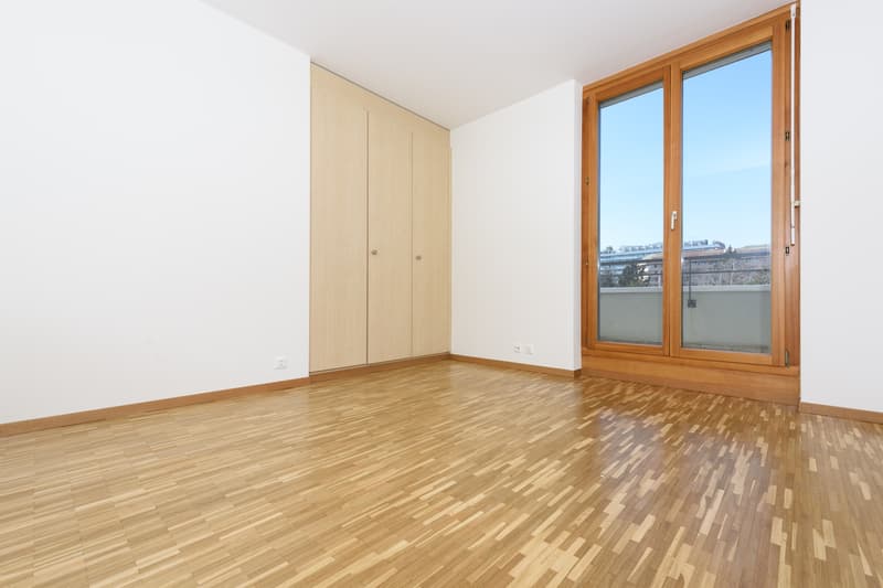 Enjoy a superb corner terrace in a residential neighborhood (8)