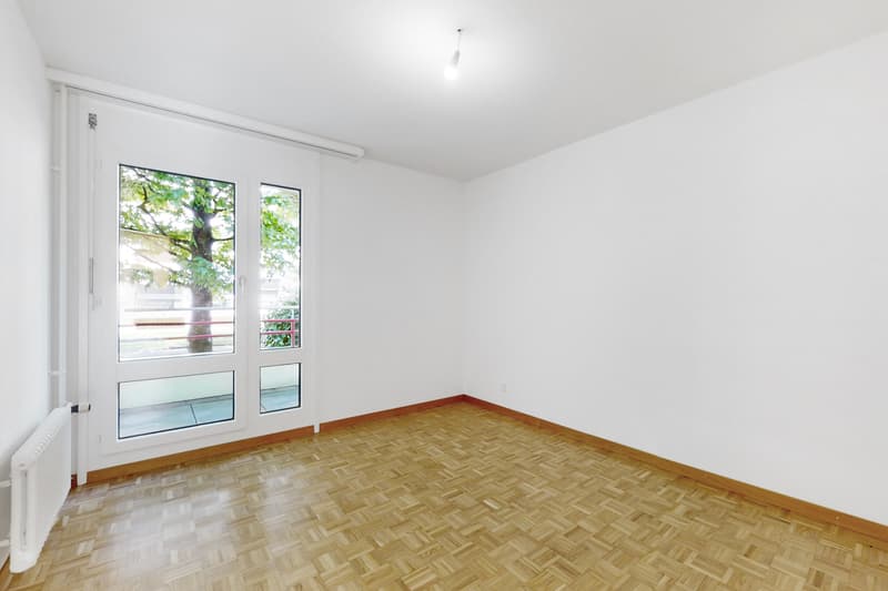 Three-room apartment on the ground floor (8)