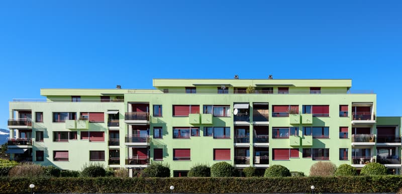 Three-room apartment on the ground floor (2)
