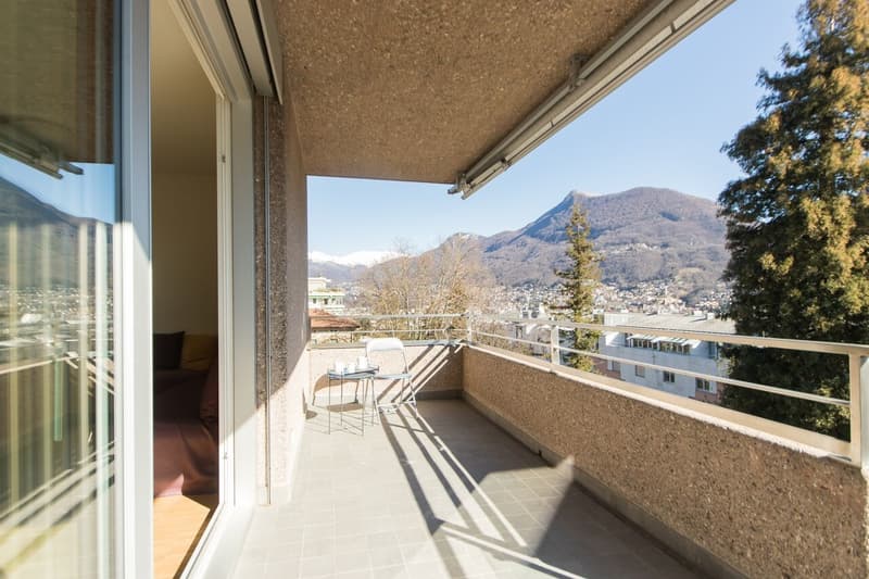 Elegance and panorama: breathtaking lake view, just two steps from the center (3)