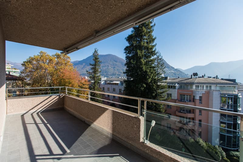 Elegance and panorama: breathtaking lake view, just two steps from the center (4)