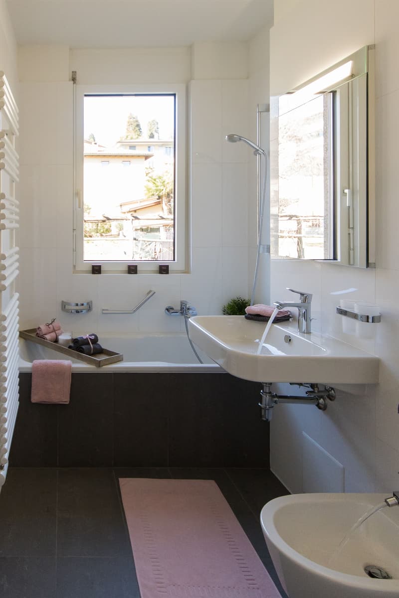 Elegance and panorama: breathtaking lake view, just two steps from the center (9)