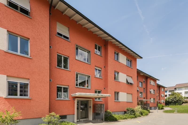Attraktive Wohnung in der Nähe vom Flughafen Kloten (2)