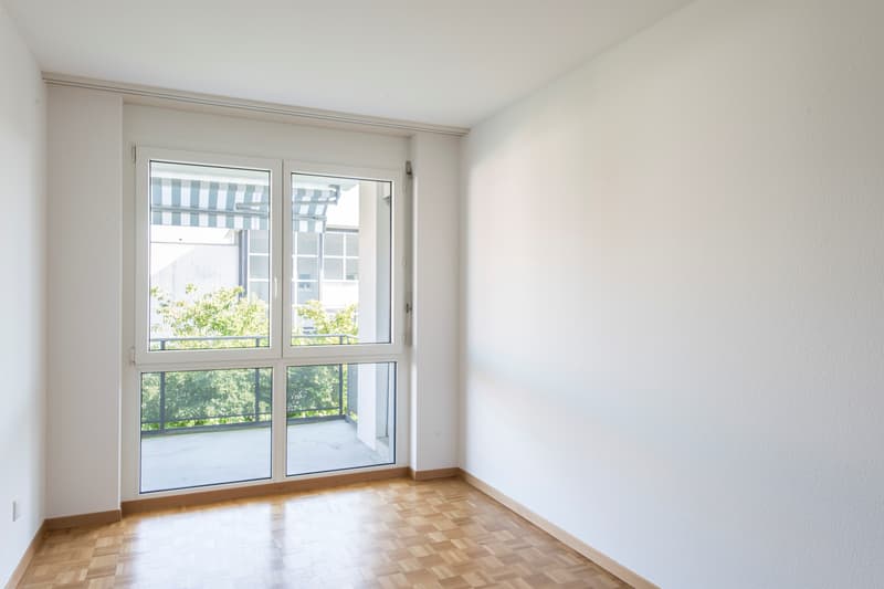 Lichtdurchflutete Erdgeschosswohnung mit Gartensitzplatz. (8)